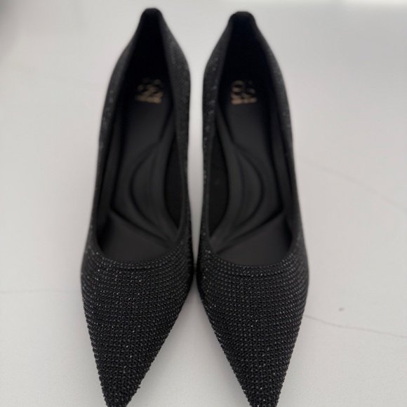 Prada Leather Pumps Contemporary Pointed To Elegant Shoes Heels Size 40.5 - Picture 9 of 11